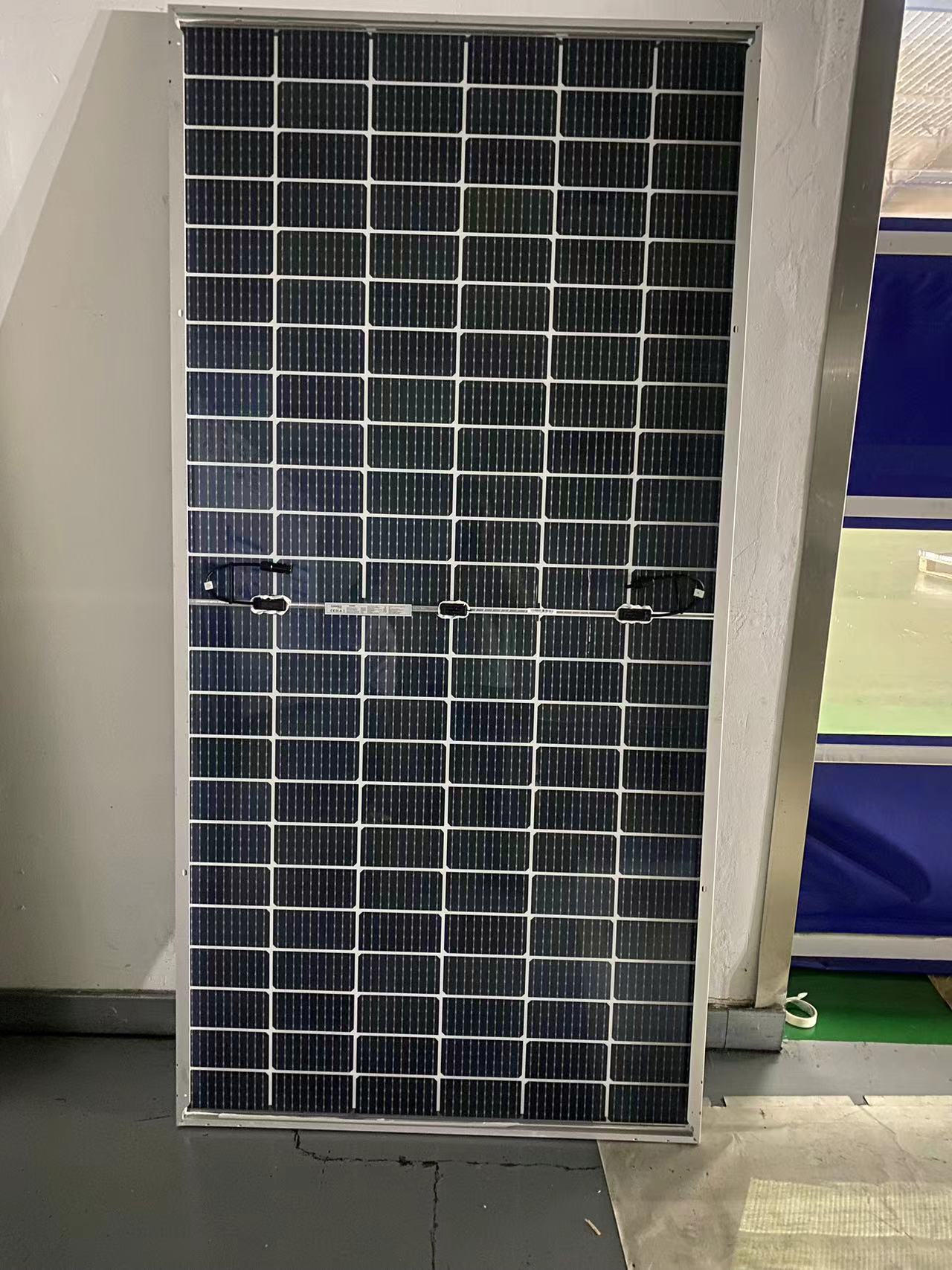 Novidade painel solar bifacial de 550W com alta eficiência