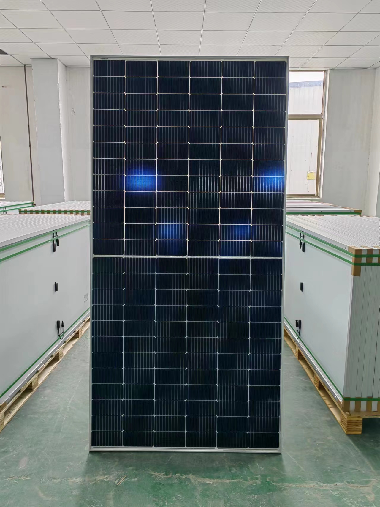 Custo de instalação do painel fotovoltaico mono painel solar 565W para uso doméstico do sistema solar