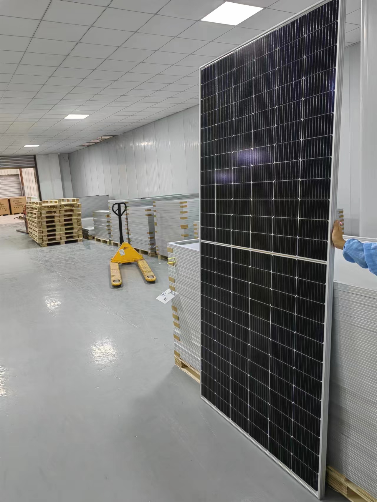 Amostra grátis de painel solar de tamanho grande 600W Mono Célula Solar Módulo Fotovoltaico Bifacial 590W 595W 605W 610W