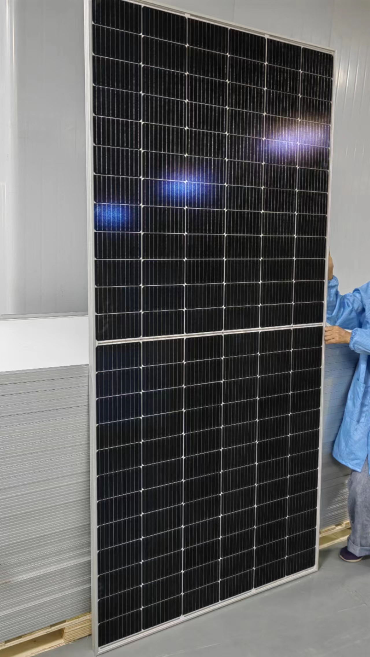 Painel solar em estoque produz diariamente 400 unidades de painel solar mono de 550 W Item mais vendido Módulo fotovoltaico de 550 W com alta eficiência 